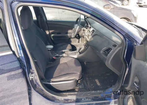 2014 Chrysler 200 Lx z USA, uszkodzony, nr VIN 1C3CCBAB8EN146659